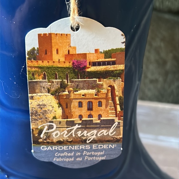 Gardeners Eden Pottery Decor - Picture 4 of 14